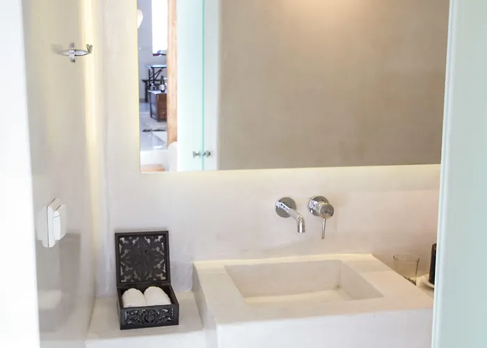 Hector Cave House Ía